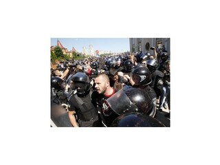 Dúhový pochod v Kyjeve sprevádzali násilnosti, deväť policajtov sa zranilo